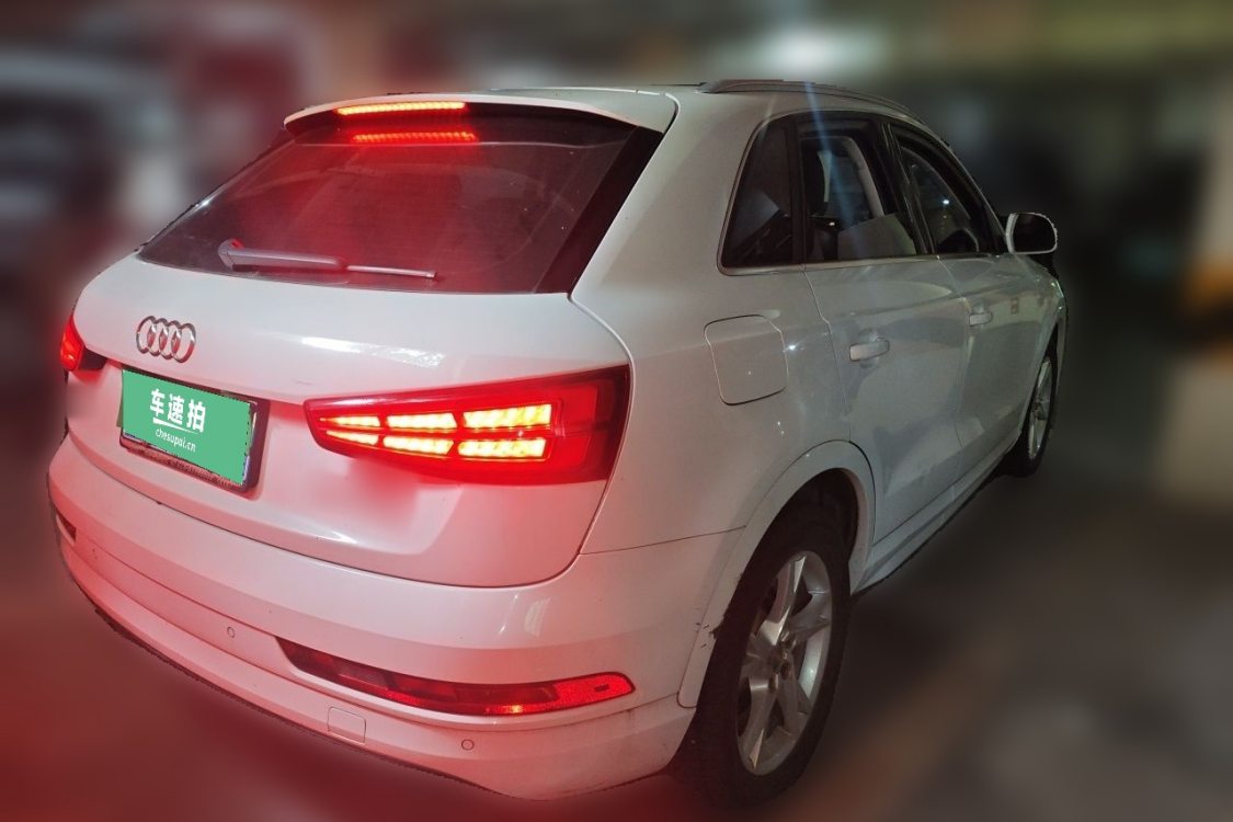 Audi Q3 2018 car image #4