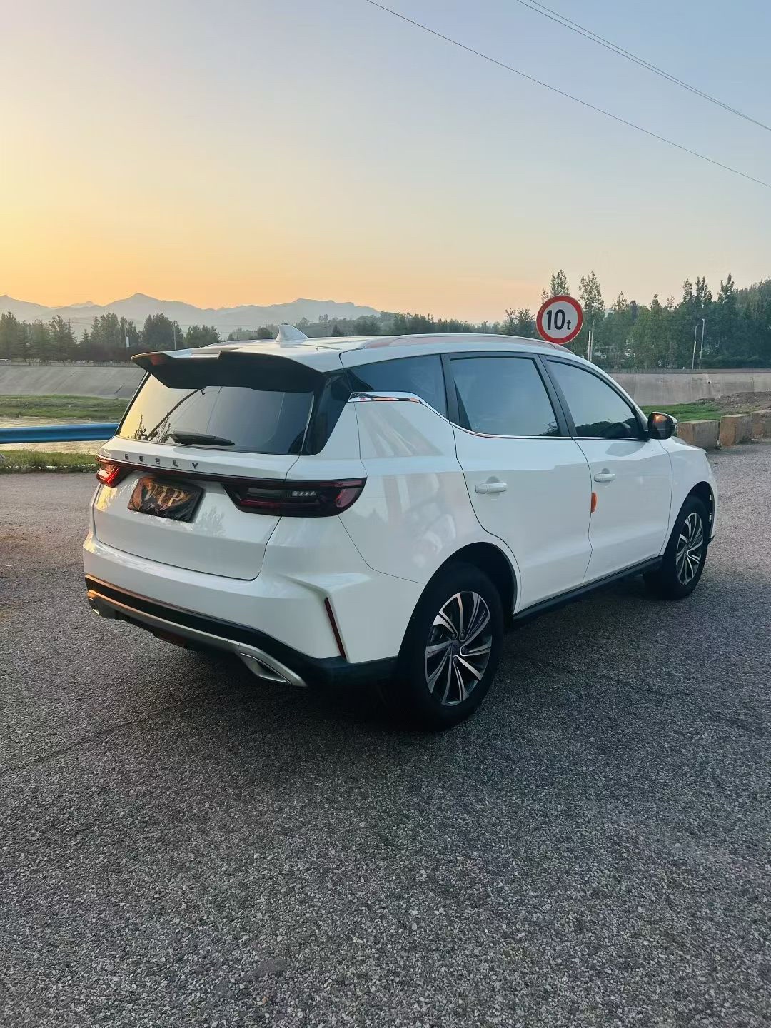 GEELY Vision X6 2022 car image #4