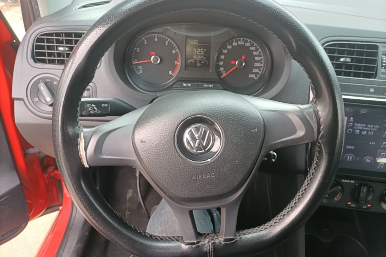 Volkswagen Polo 2018 car image #11