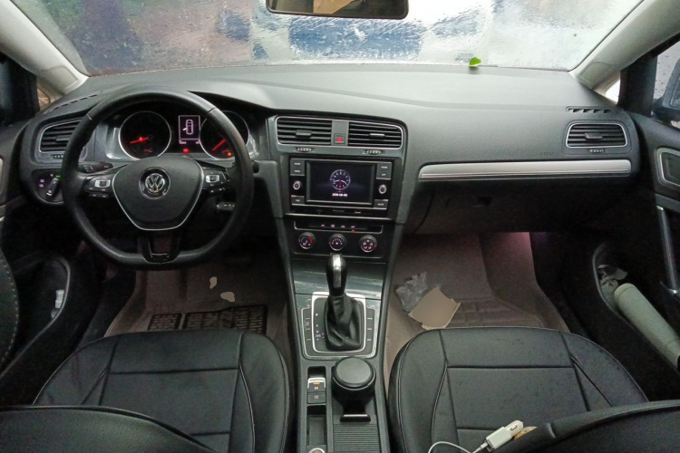 Volkswagen Golf 2018 car image #7