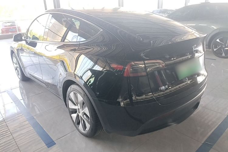 Tesla Model Y 2023 car image #5