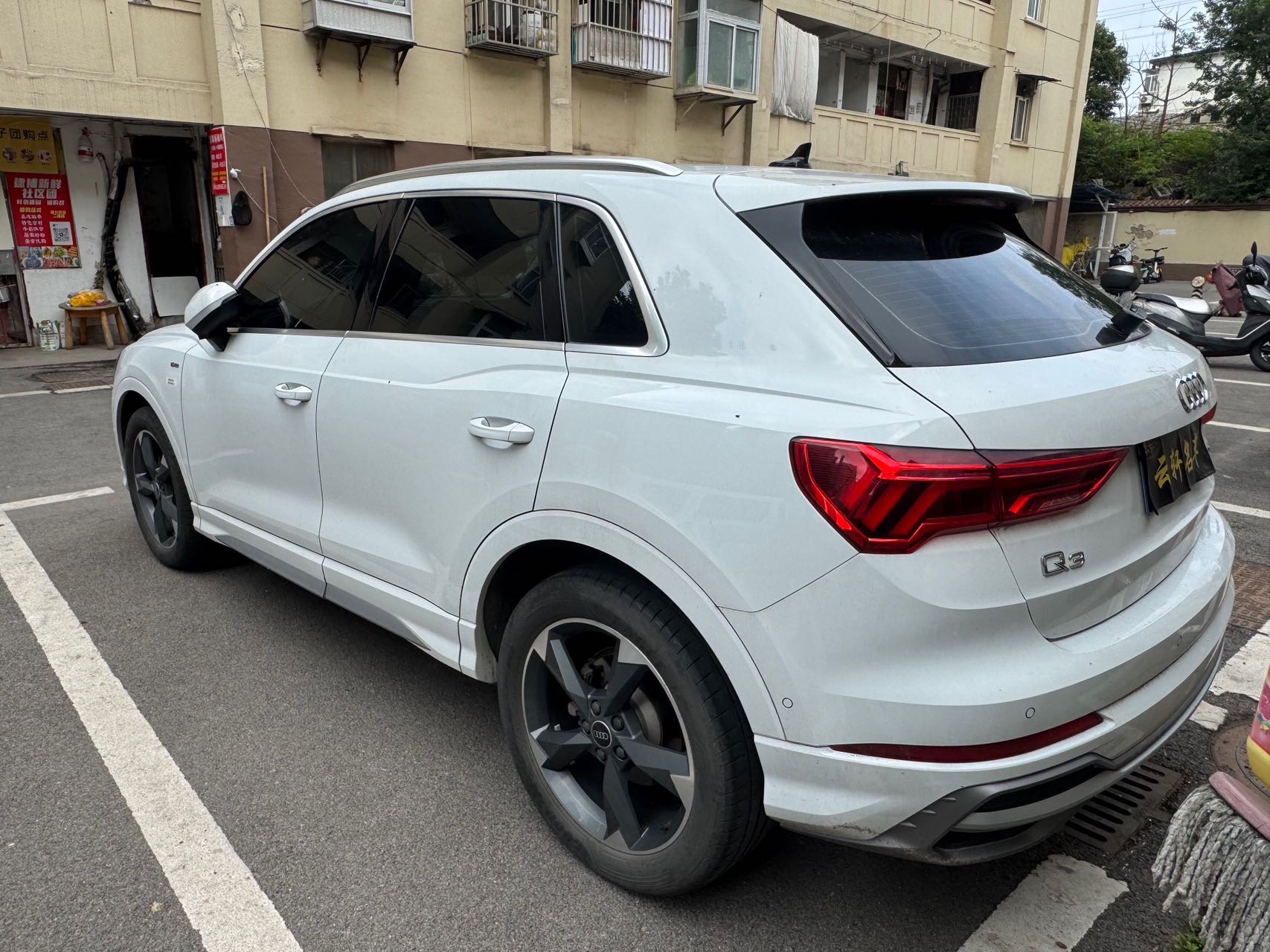 Audi Q3 2023 car image #9