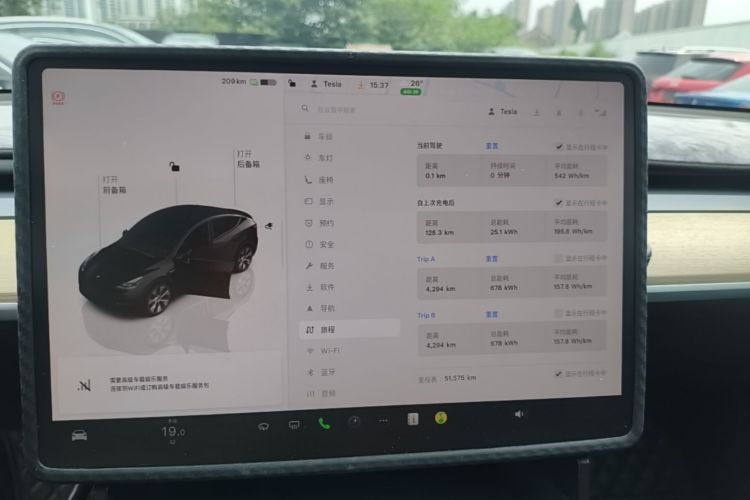 Tesla Model Y 2023 car image #12