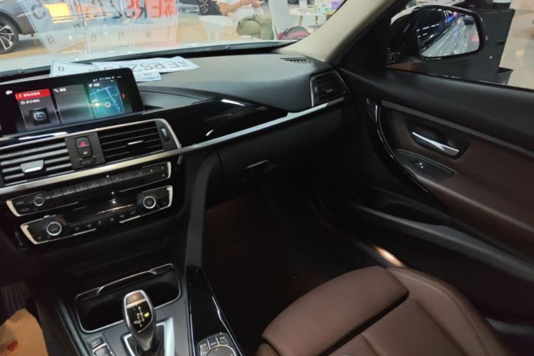 BMW 3 Series 2018 #13 BMW 3 Series 2018 car image #13