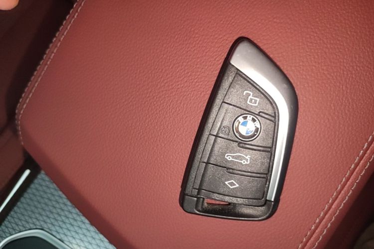 BMW 3 Series 2025 #9 BMW 3 Series 2025 car image #9