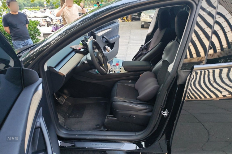 Tesla Model Y 2023 #17 Tesla Model Y 2023 car image #17