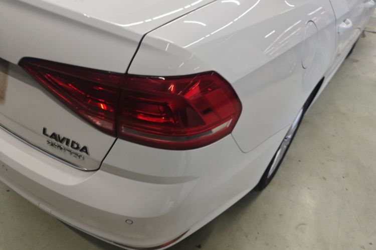 Volkswagen Lavida 2017 car image #8
