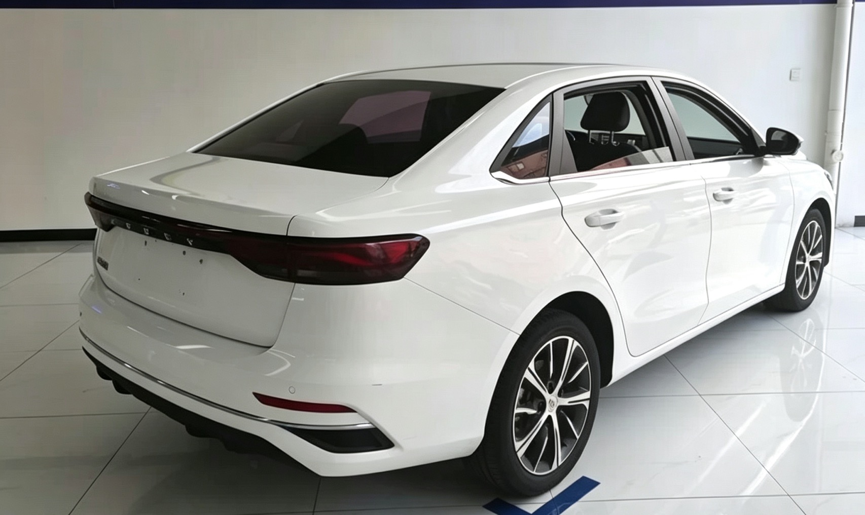 GEELY Emgrand 2022 #2 GEELY Emgrand 2022 car image #2