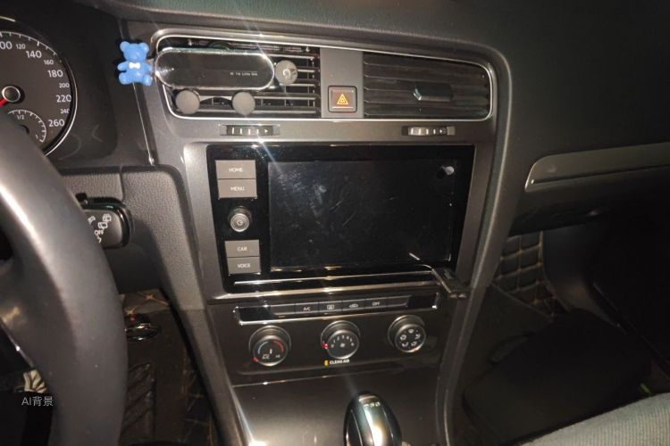 Volkswagen Golf 2019 car image #15