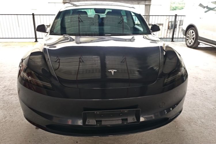 Tesla Model 3 2025 car image #3