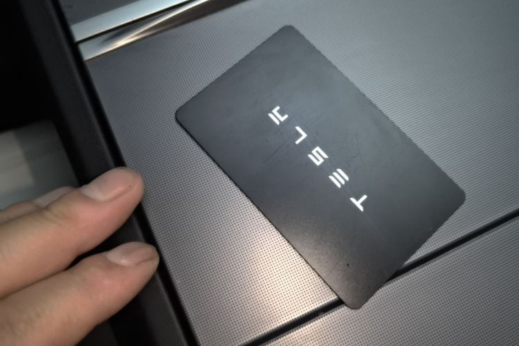 Tesla Model 3 2024 car image #14