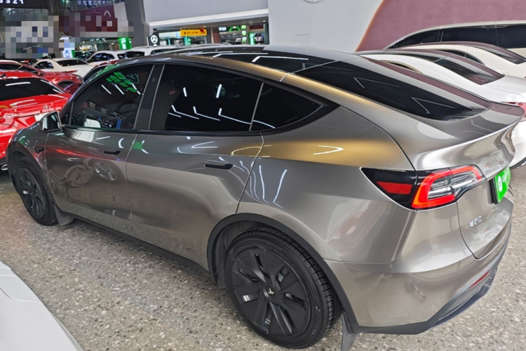 Tesla Model Y 2023 car image #5