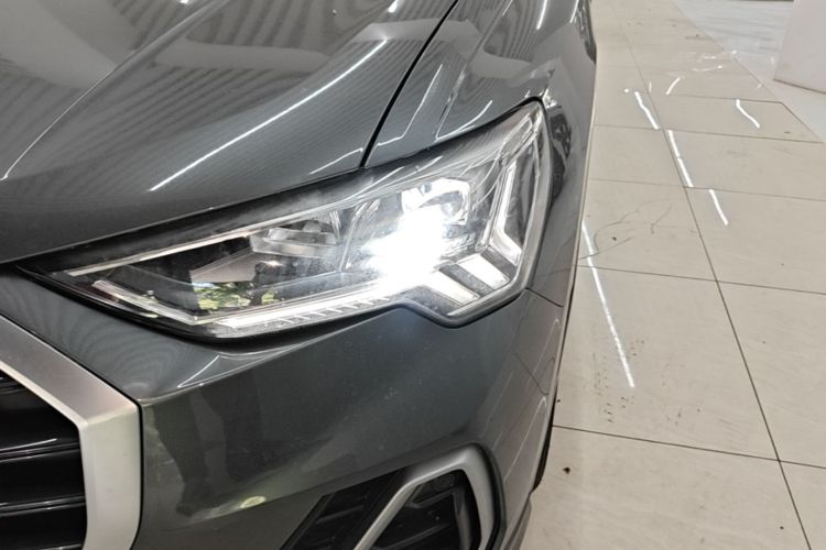 Audi Q3 2020 car image #23