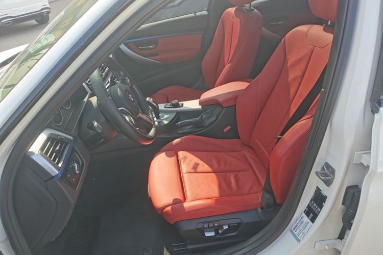 BMW 3 Series 2018 صورة سيارة #15