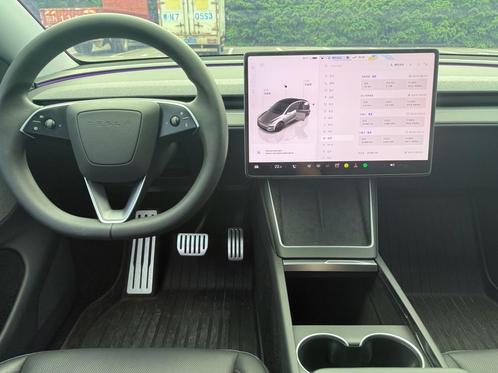 Tesla Model Y 2025 car image #11