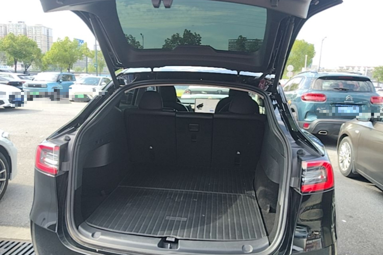 Tesla Model Y 2022 immagine di auto #21