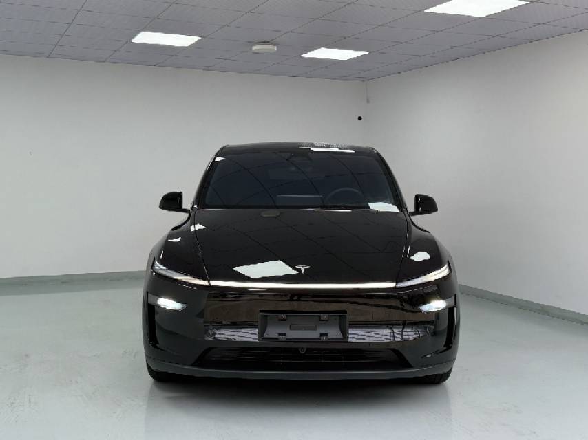 Tesla Model Y 2026 #2 Tesla Model Y 2026 car image #2