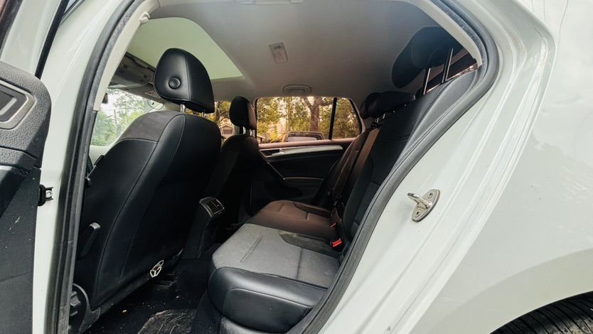 Volkswagen Golf 2018 car image #5