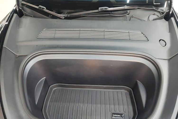 Tesla Model Y 2024 immagine di auto #20