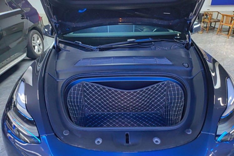 Tesla Model Y 2025 car image #20