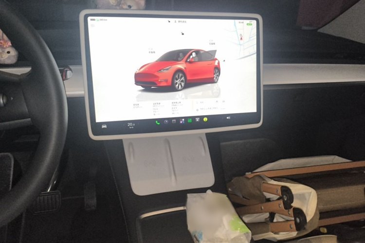 Tesla Model Y 2023 car image #17