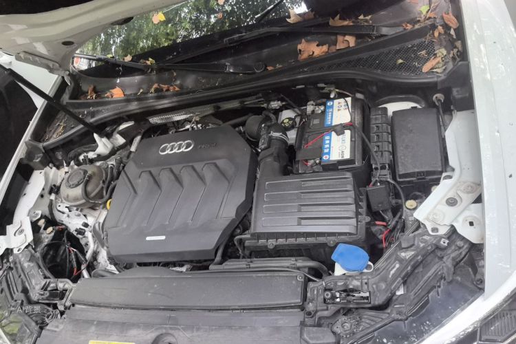 Audi Q3 2019 car image #22