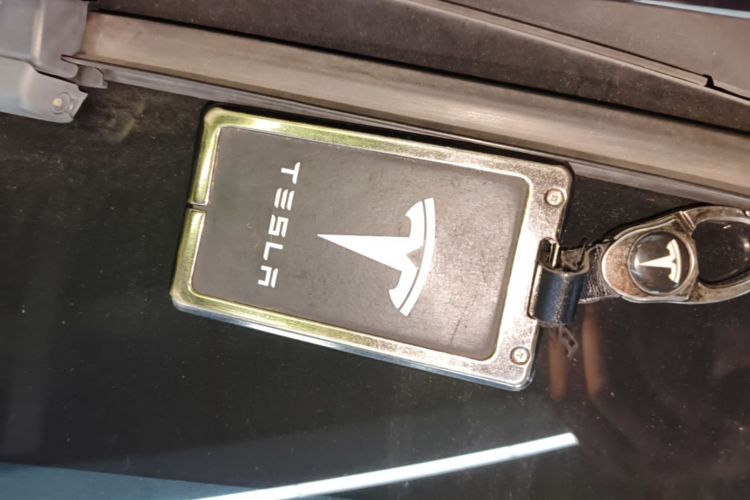 Tesla Model Y 2022 car image #14
