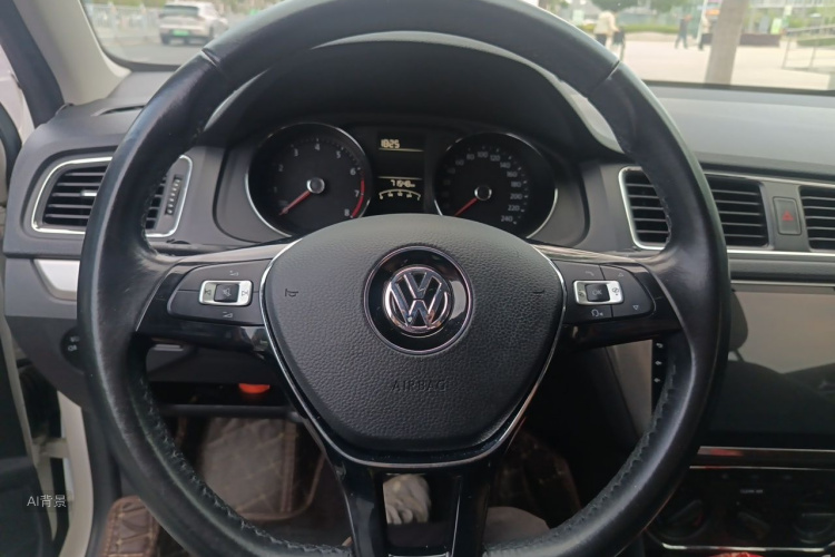 Volkswagen Lavida 2018 car image #12