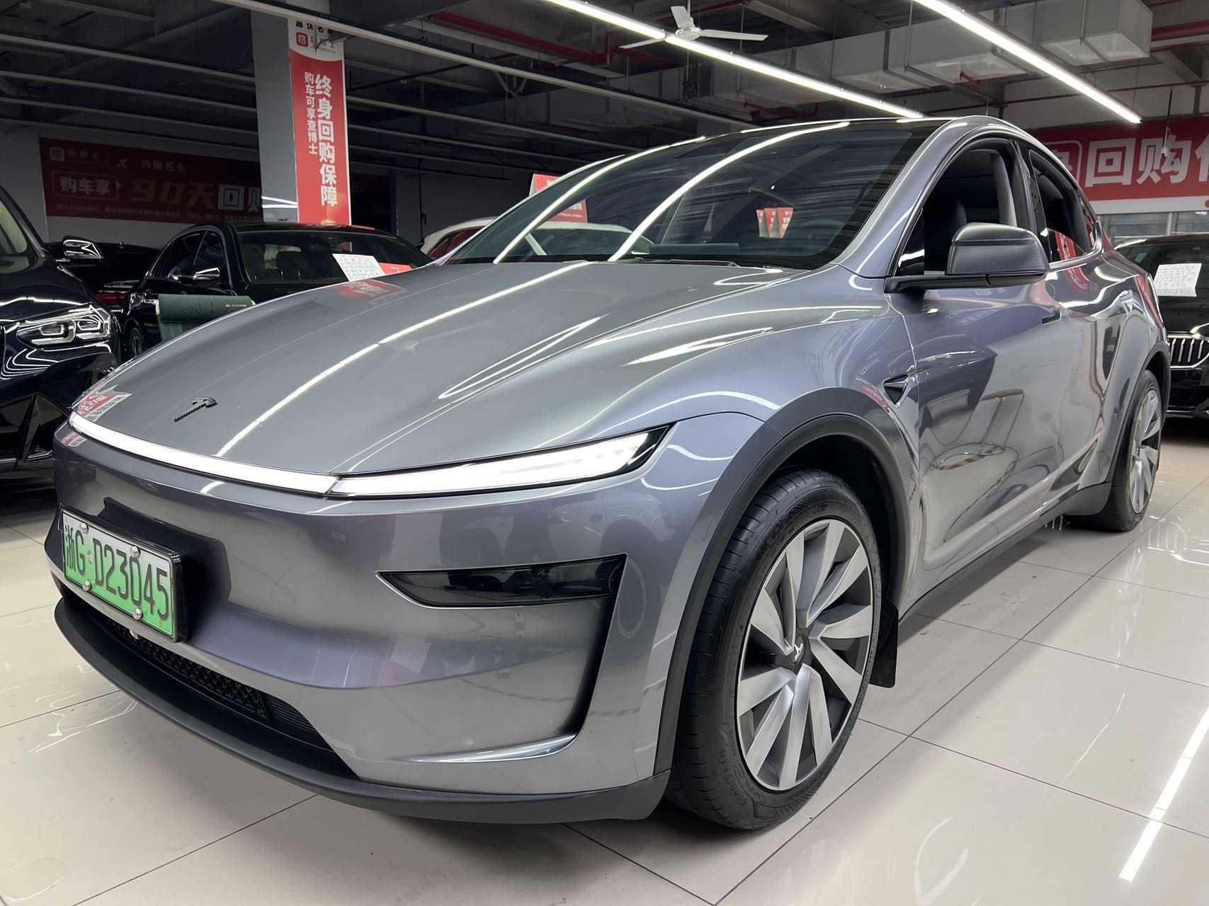 Tesla Model Y 2025 Tesla Model Y 2025 car image