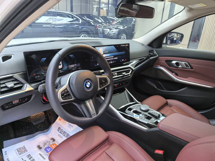 BMW i3 2024 immagine di auto #8