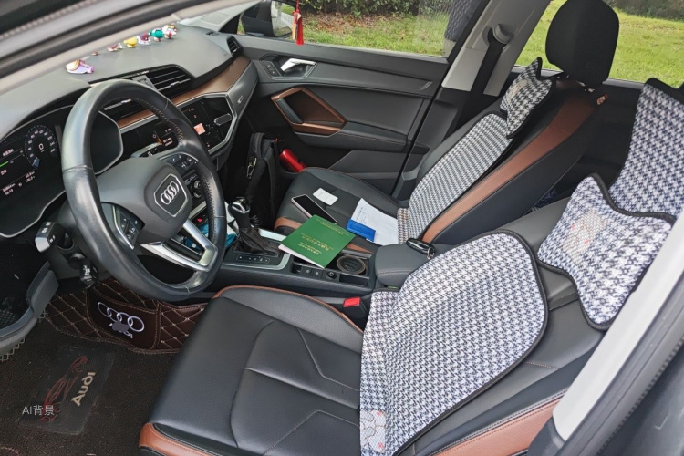 Audi Q3 2020 car image #17