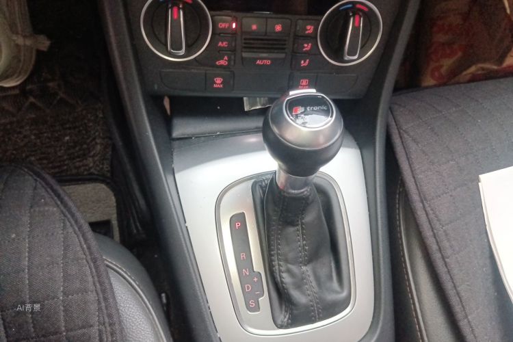 Audi Q3 2018 immagine di auto #16