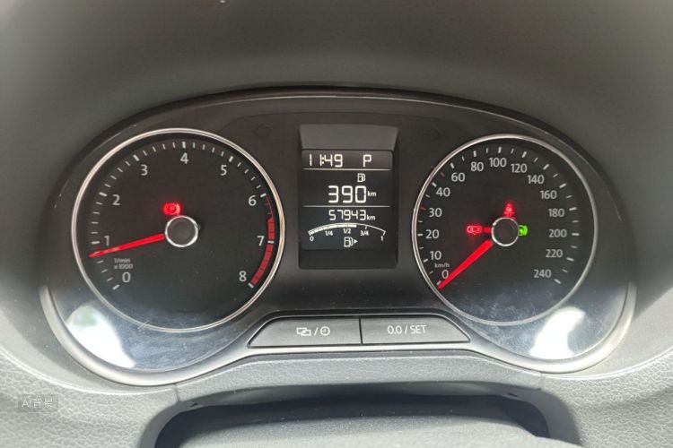 Volkswagen Polo 2018 car image #14