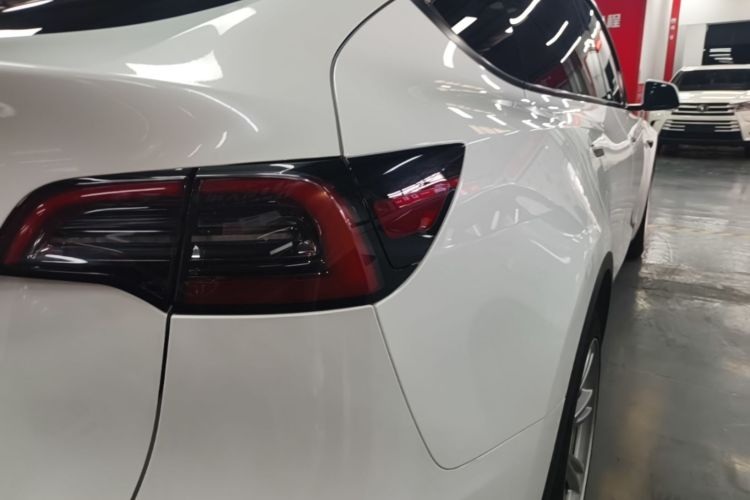Tesla Model Y 2022 car image #8