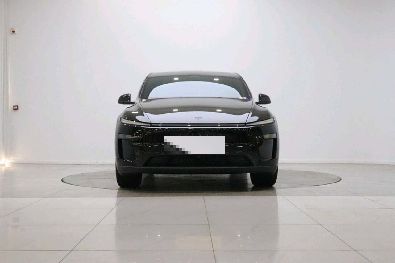 Tesla Model Y 2026 #5 Tesla Model Y 2026 car image #5