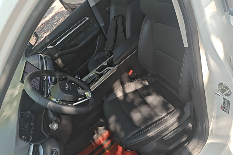 GEELY Emgrand 2024 car image #15