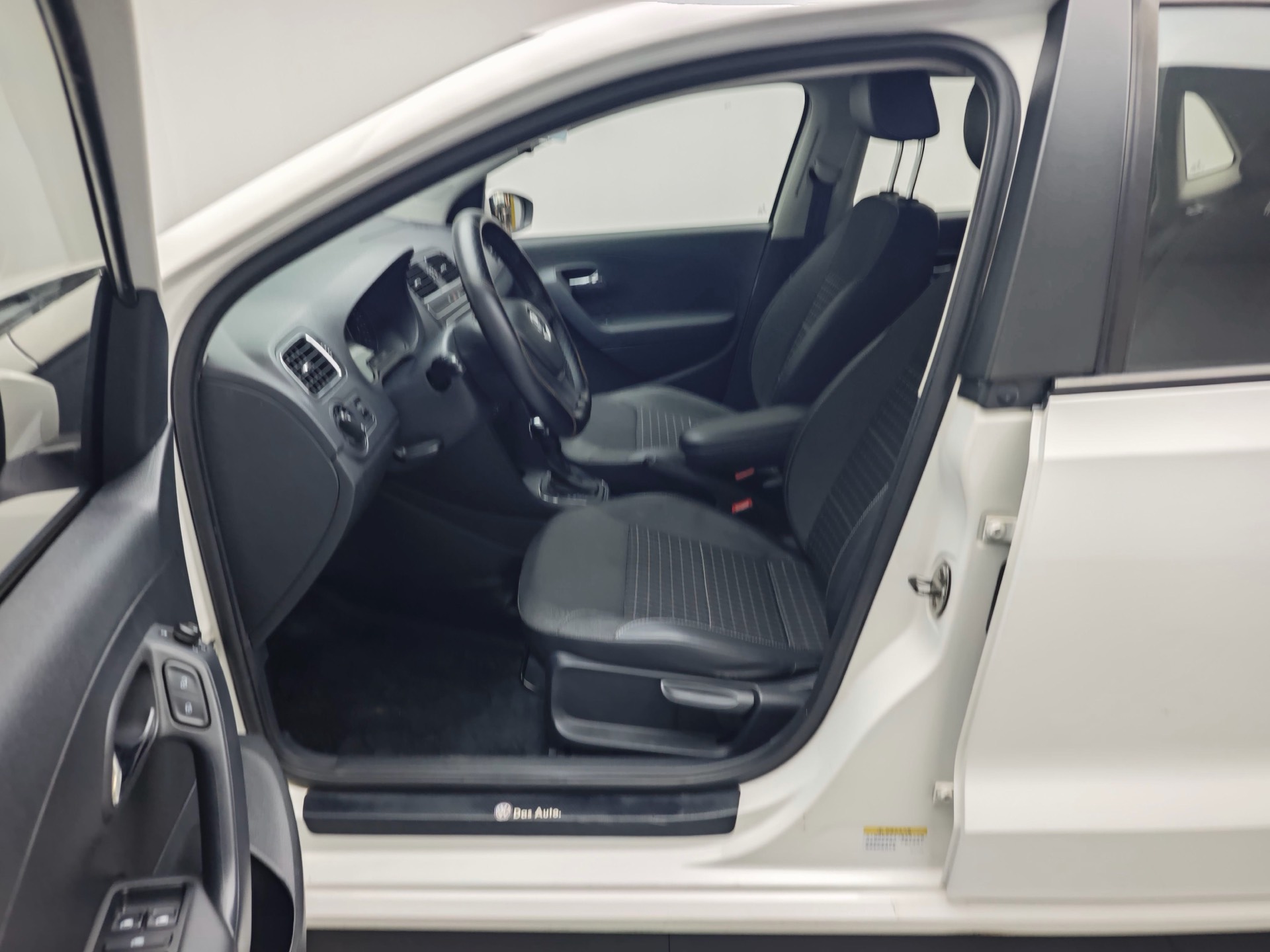 Volkswagen Polo 2015 immagine di auto #3