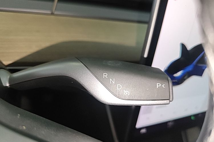 Tesla Model 3 2020 immagine di auto #14