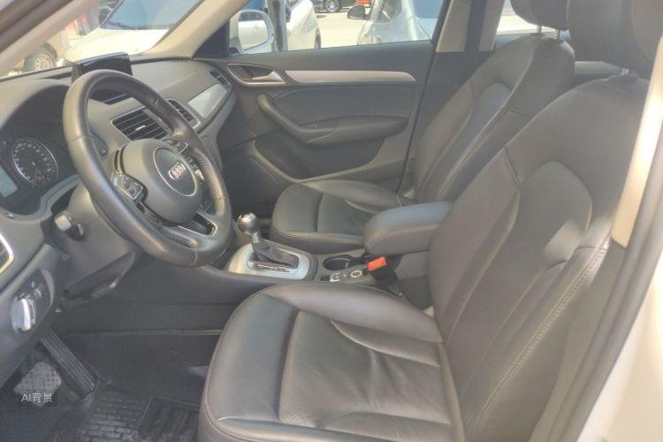 Audi Q3 2014 car image #17