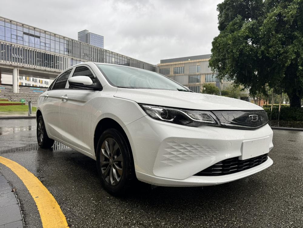 GEELY Emgrand New Energy 2022 car image #3