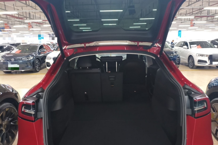 Tesla Model Y 2023 car image #19