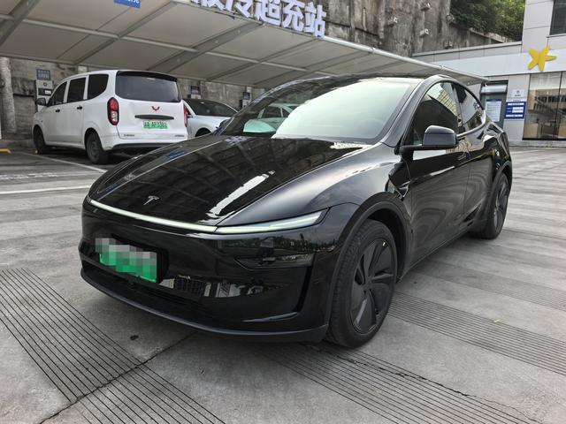 Tesla Model Y 2026 #16 Tesla Model Y 2026 car image #16