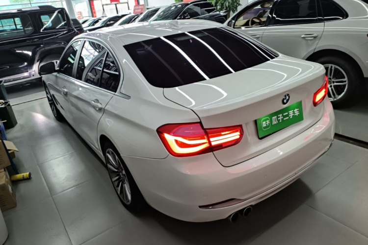 BMW 3 Series 2019 car image #5