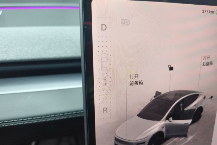 Tesla Model Y 2025 immagine di auto #16