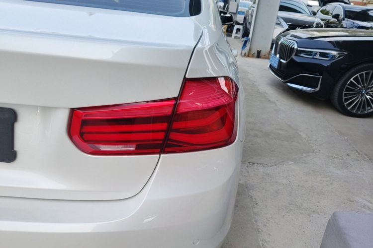 BMW 3 Series 2018 car image #8