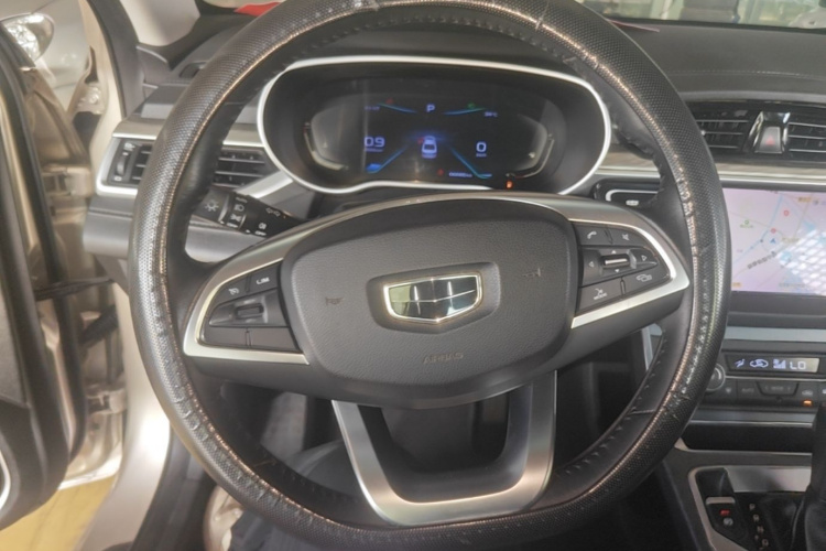 GEELY Emgrand 2019 car image #13