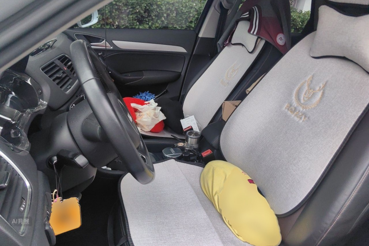 Audi Q3 2016 car image #17