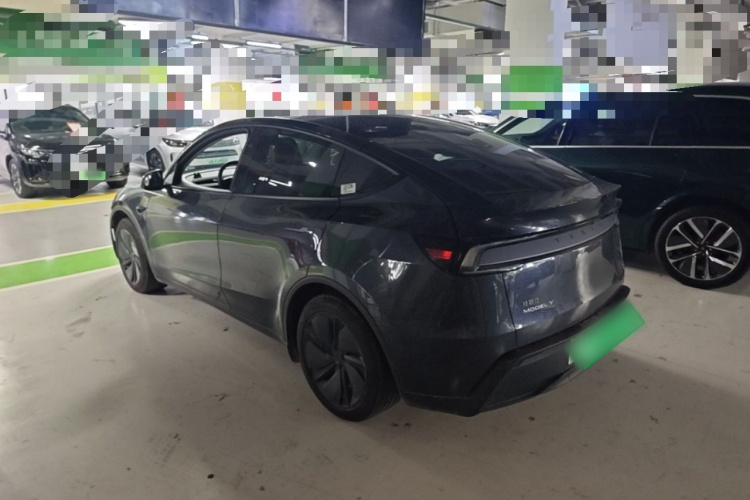 Tesla Model Y 2025 #7 Tesla Model Y 2025 car image #7