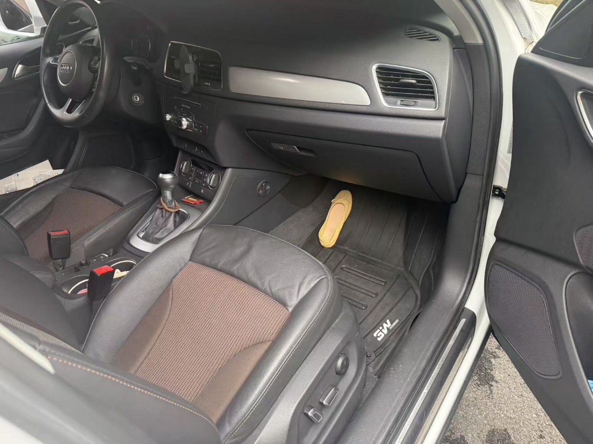 Audi Q3 2019 car image #7
