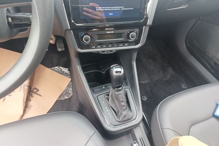 Skoda Rapid 2021 car image #14